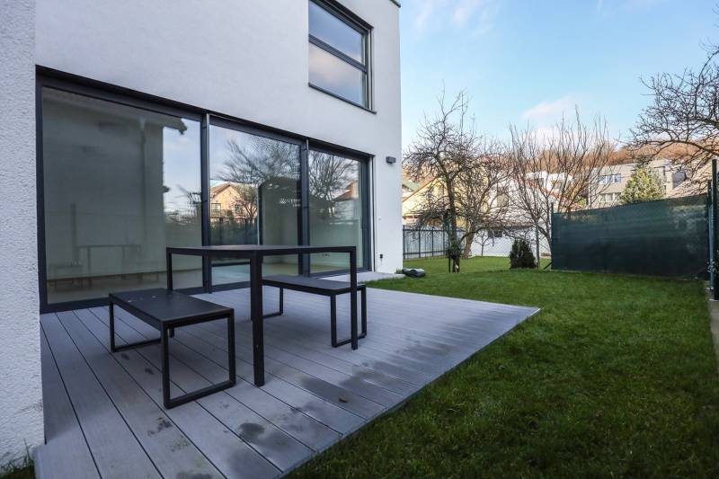 terasa na prízemí.jpg