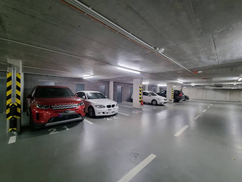 parking v garáži