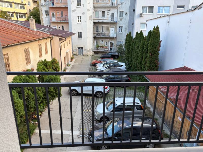 Vyhlad dvor parking.jpeg