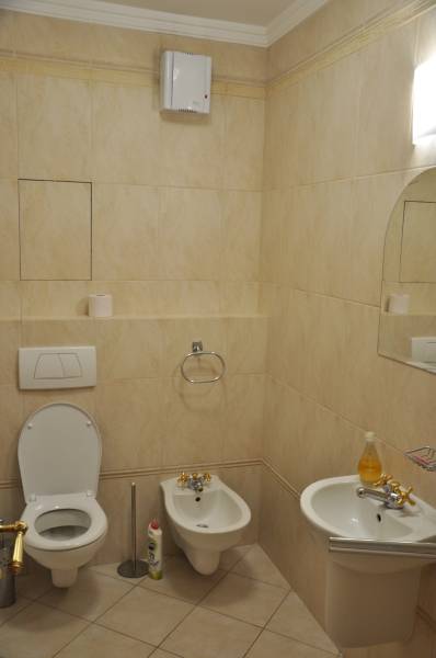 80 WC s bidetom.JPG